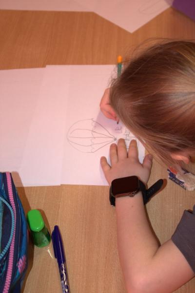 Ćwiczenie pisania literki „u”, a następnie wykorzystanie jej do narysowania balonu po odwróceniu kartki