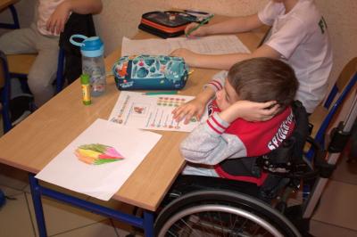 Ćwiczenie pisania literki „u”, a następnie wykorzystanie jej do narysowania balonu po odwróceniu kartki