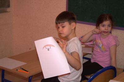 Ćwiczenie pisania literki „u”, a następnie wykorzystanie jej do narysowania balonu po odwróceniu kartki