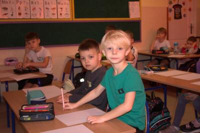 Ćwiczenie pisania literki „u”, a następnie wykorzystanie jej do narysowania balonu po odwróceniu kartki