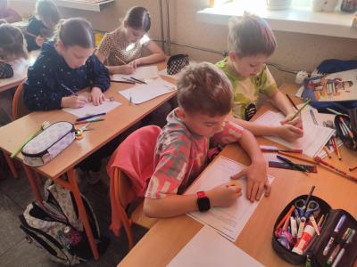 klasa 3a biorąca udział w lekcji online