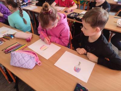 klasa 3a biorąca udział w lekcji online