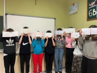 materiały online wyswietlne na ekranie