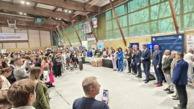 Udział młodzieży w XXI Targach Edukacyjnych - stanowiska poszczególnych szkół i pracodawców.