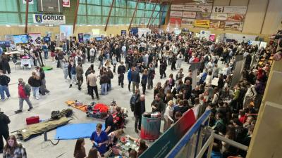 Udział młodzieży w XXI Targach Edukacyjnych - stanowiska poszczególnych szkół i pracodawców.