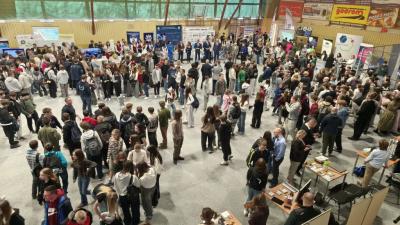 Udział młodzieży w XXI Targach Edukacyjnych - stanowiska poszczególnych szkół i pracodawców.