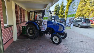 Udział młodzieży w XXI Targach Edukacyjnych - stanowiska poszczególnych szkół i pracodawców.