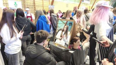 Udział młodzieży w XXI Targach Edukacyjnych - stanowiska poszczególnych szkół i pracodawców.