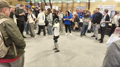 Udział młodzieży w XXI Targach Edukacyjnych - stanowiska poszczególnych szkół i pracodawców.