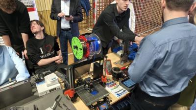 Udział młodzieży w XXI Targach Edukacyjnych - stanowiska poszczególnych szkół i pracodawców.