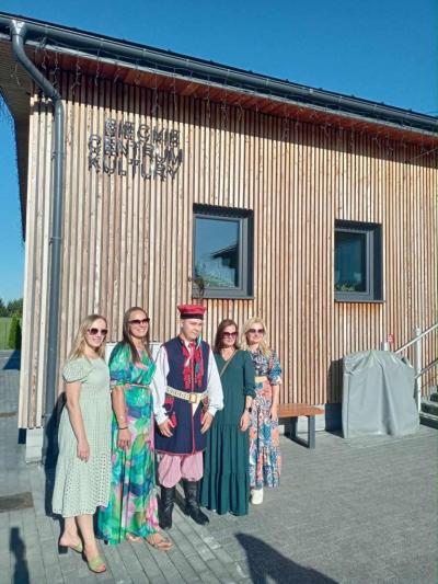 Koordynator polski i słowacji Programu Generacja V4 wraz z uczestnikami Jarmarku w Bieczu