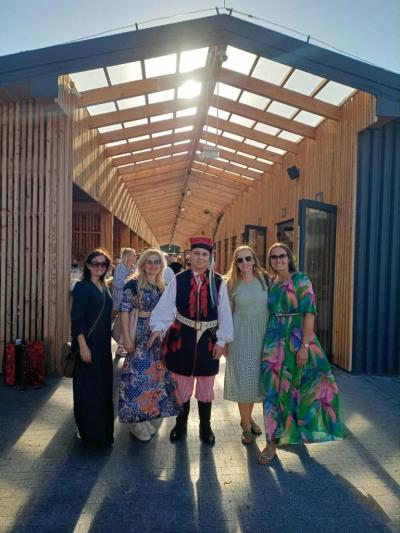 Koordynator polski i słowacji Programu Generacja V4 wraz z uczestnikami Jarmarku w Bieczu