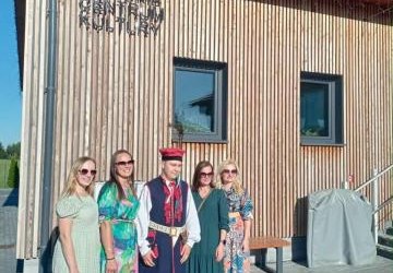 Koordynator polski i słowacji Programu Generacja V4 wraz z uczestnikami Jarmarku w Bieczu (1)