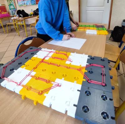 Gotowa praca uczniów z modelem geoplanu