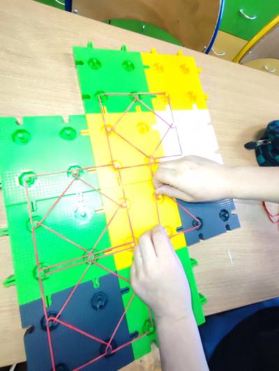 Gotowa praca uczniów z modelem geoplanu