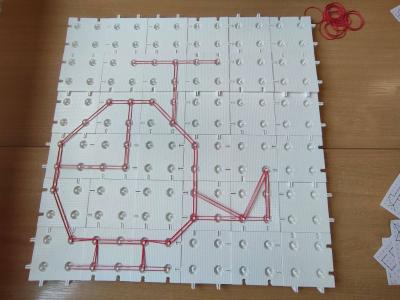 Gotowa praca uczniów z modelem geoplanu