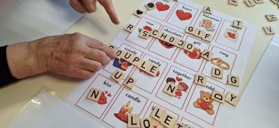 Gry i układanki językowe