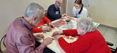 Seniorzy na zajęciach językowych