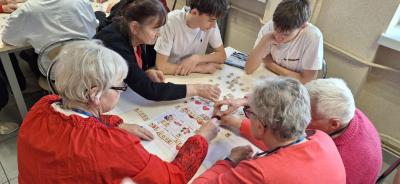 Seniorzy na zajęciach językowych