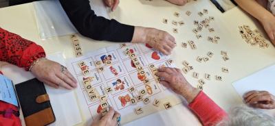 Seniorzy na zajęciach językowych