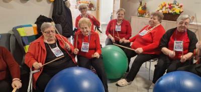 Seniorzy uczestniczą w zadaniach programu H2H