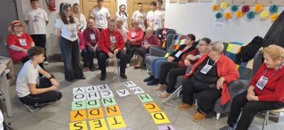 Seniorzy uczestniczą w zadaniach programu H2H