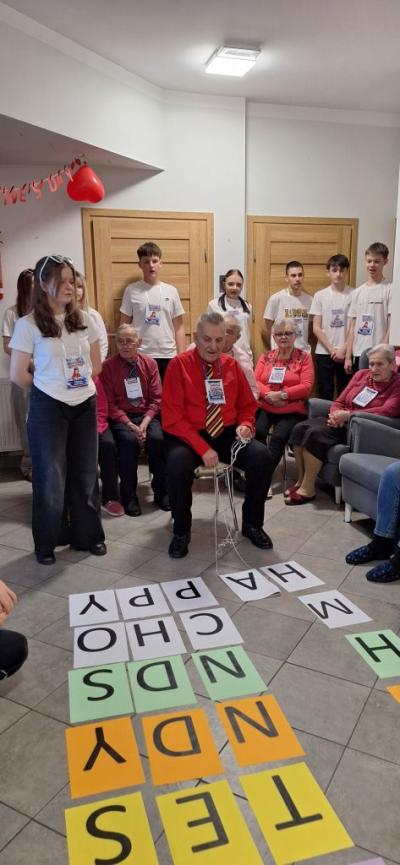 Seniorzy uczestniczą w zadaniach programu H2H