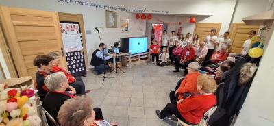 Seniorzy uczestniczą w zadaniach programu H2H