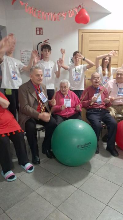 Seniorzy uczestniczą w zadaniach programu H2H