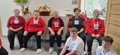 Seniorzy uczestniczą w zadaniach programu H2H