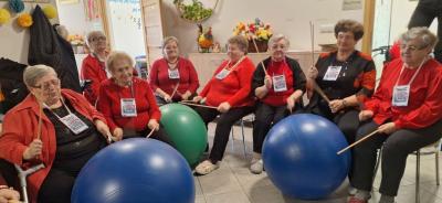 Seniorzy uczestniczą w zadaniach programu H2H