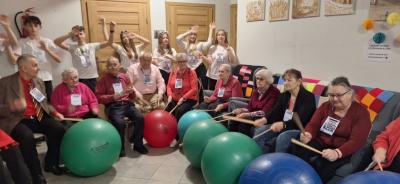 Seniorzy uczestniczą w zadaniach programu H2H