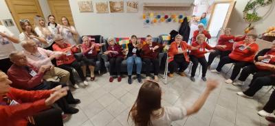 Seniorzy uczestniczą w zadaniach programu H2H