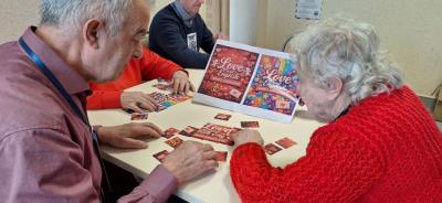 Seniorzy w czasie zajęć językowych