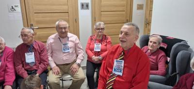 Seniorzy z trakcie zajęć programowych