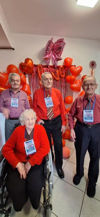 Zdjęcie grupowe Seniorów z realizacji programu H2H