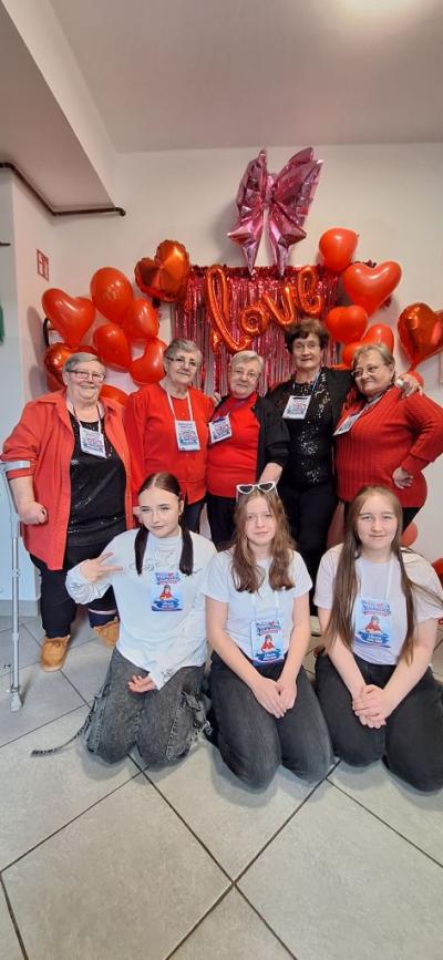 Zdjęcie grupowe Seniorów z realizacji programu H2H