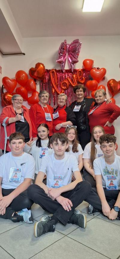 Zdjęcie grupowe Seniorów z realizacji programu H2H