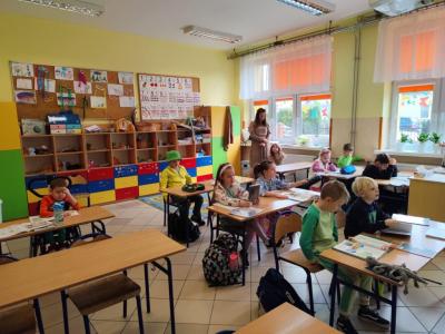 Oglądanie filmu edukacyjnego