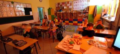 Oglądanie filmu edukacyjnego