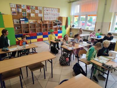Oglądanie filmu edukacyjnego
