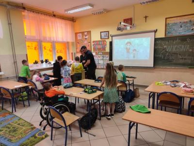 Praca grupowa – „Wiosenne drzewo”