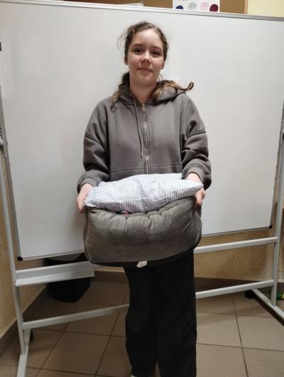 Legowiska dla czworonoga zamiast plecaka - pomysł uczennicy z klasy 5b