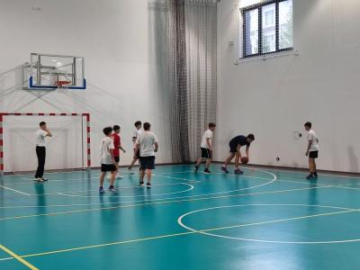 Aktywność ruchowa na sali gimnastycznej