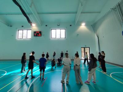 Aktywność ruchowa na sali gimnastycznej i ściance wspinaczkowej