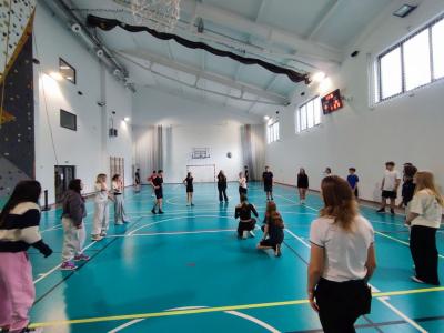 Aktywność ruchowa na sali gimnastycznej i ściance wspinaczkowej
