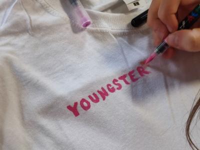 Warsztaty kreatywne - projektowanie logo koszulki.