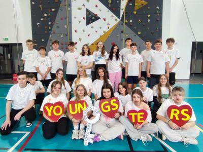 Zdjęcie grupowe uczniów Programu Youngster