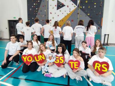 Zdjęcie grupowe uczniów Programu Youngster