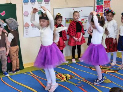 Taniec dziewczynek